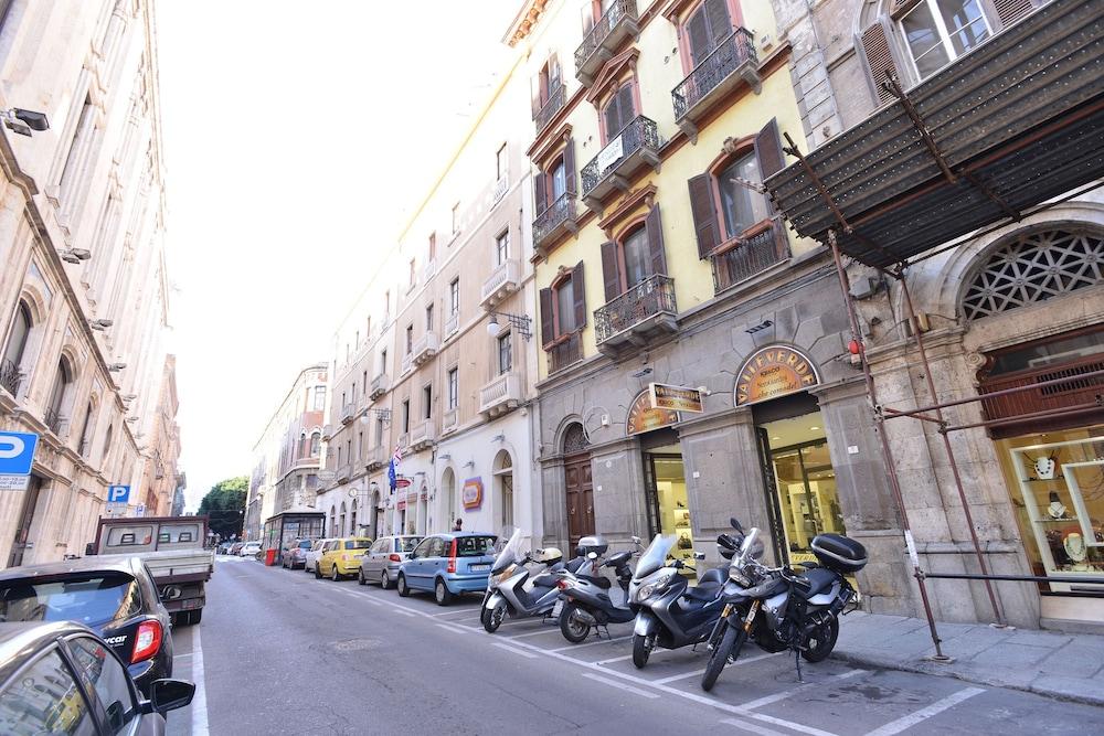 Izzhome Full Center Cozy — 4-Star Luxury Hotel in Cagliari, Italy