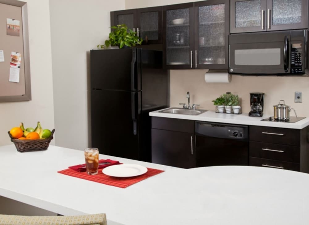Candlewood Suites Topeka West by IHG - photo 10