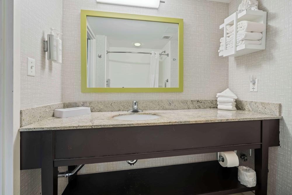 Hampton Inn Ridgefield Park - photo 31