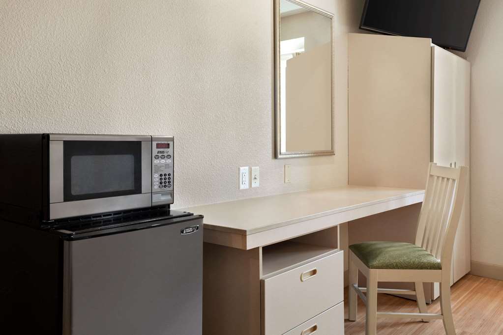 Microtel Inn & Suites by Wyndham Lodi North Stockton - photo 11