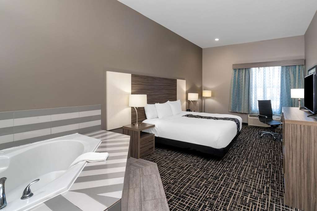 La Quinta Inn & Suites by Wyndham Forsyth - photo 16