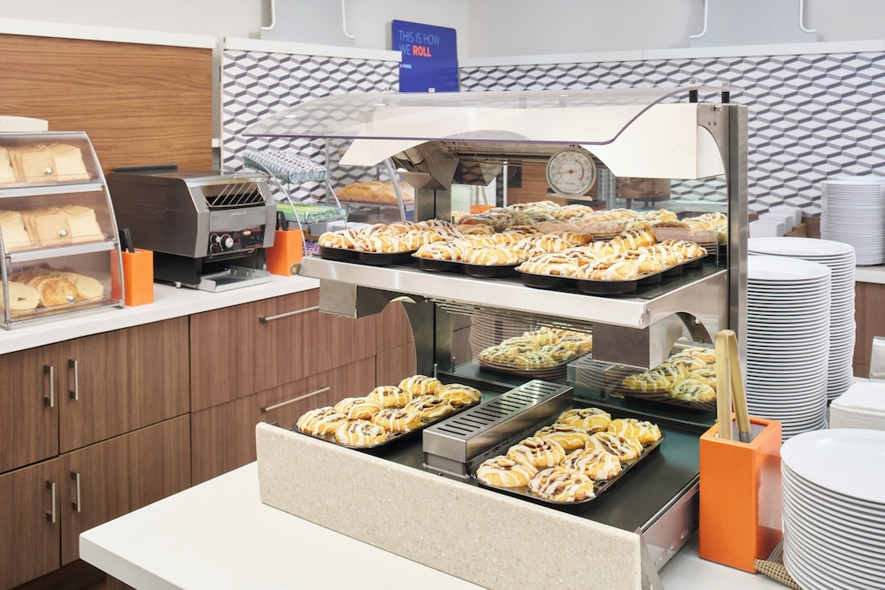 Holiday Inn Express Waikiki by IHG - photo 60