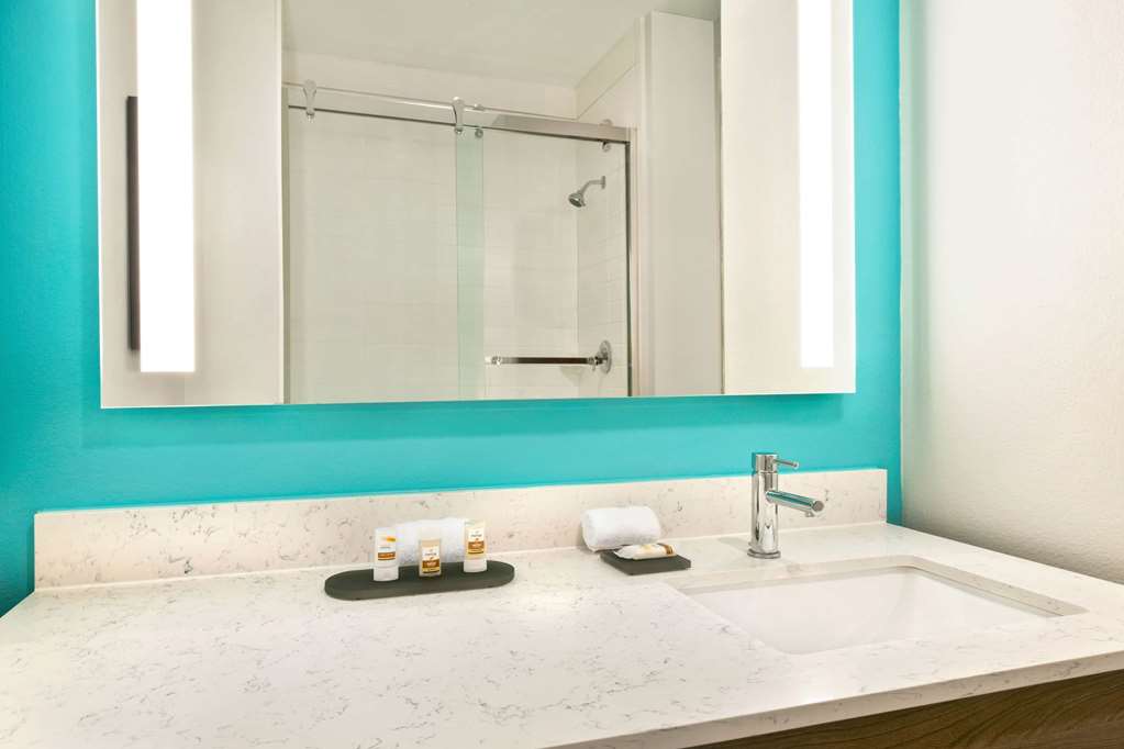 La Quinta Inn & Suites by Wyndham Richmond Sugarland - photo 24