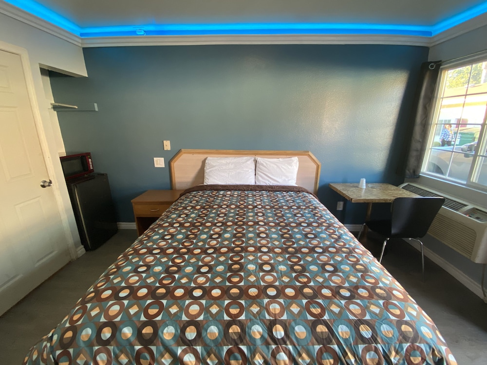 Sands Inn - photo 2