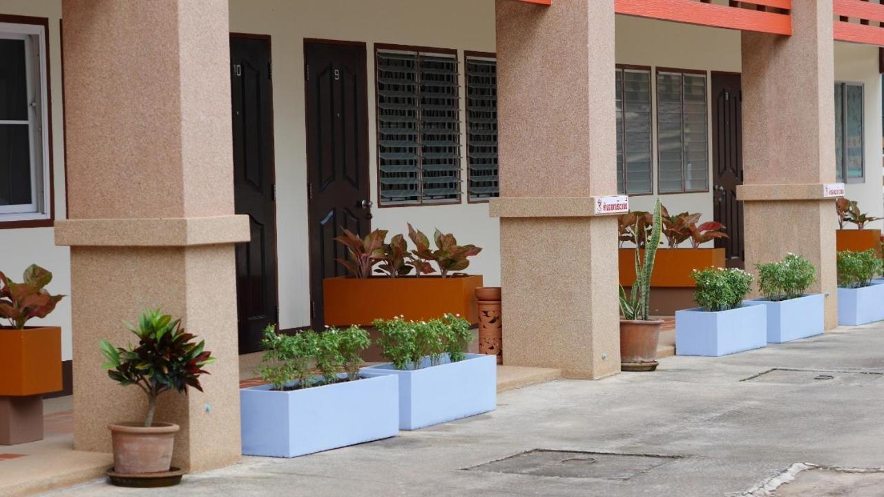 Sangthong Building — Mae Chaem — photo 4