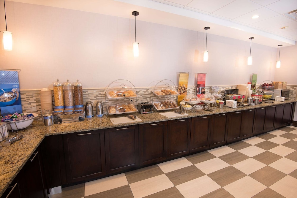 Hampton Inn Carlstadt At The Meadowlands - photo 27