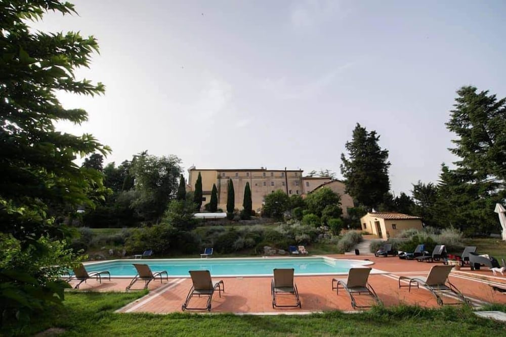 Country House Monasterio Le Grazie — 4-Star Luxury Hotel in Orvieto, Italy