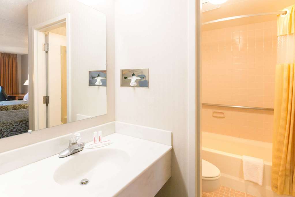 Days Inn by Wyndham Richmond - photo 6