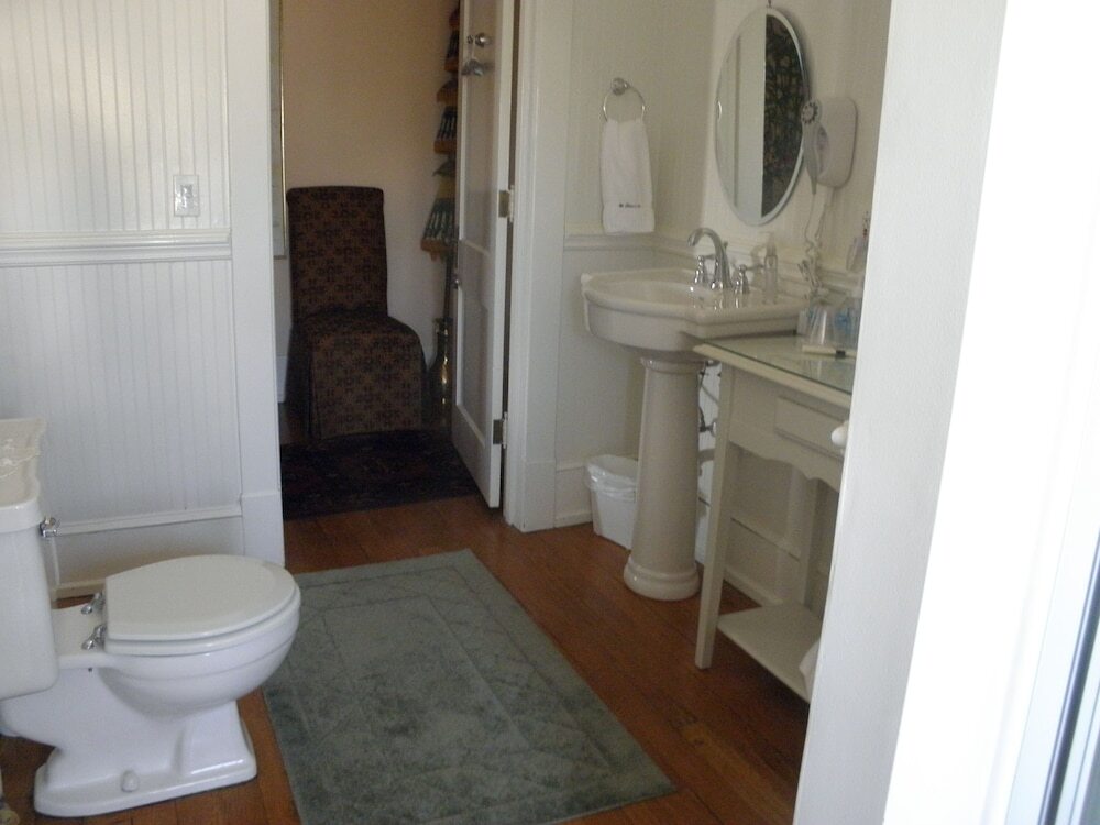 The Doctor's Inn Virginia - photo 4