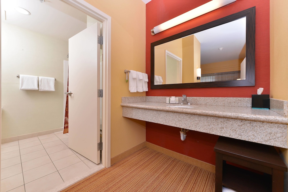 Courtyard by Marriott Burlington Mt. Holly Westampton - photo 5