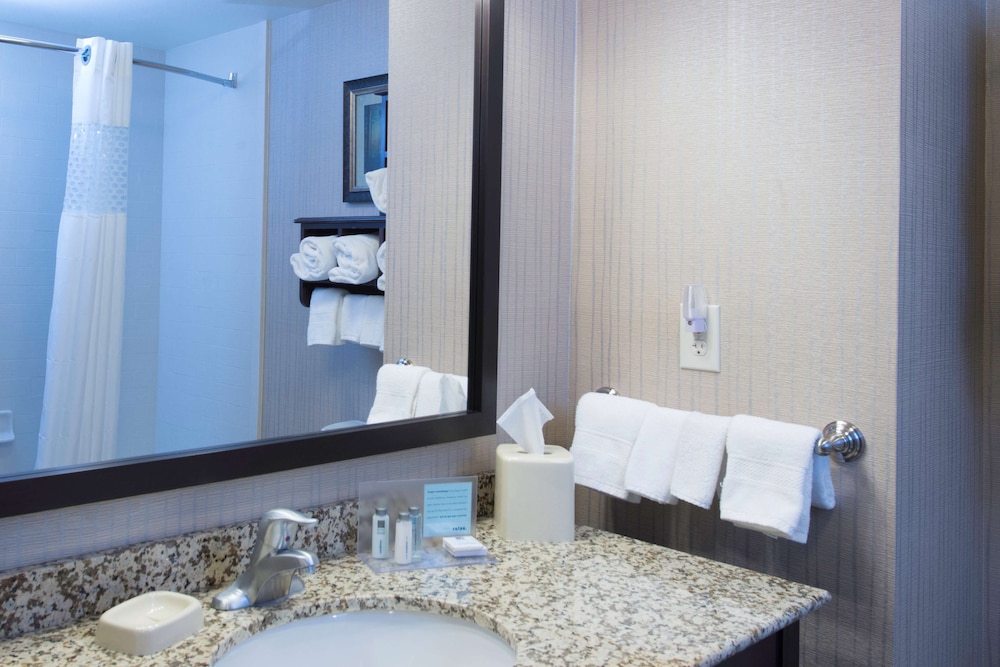 Hampton Inn & Suites Bismarck Northwest - photo 18