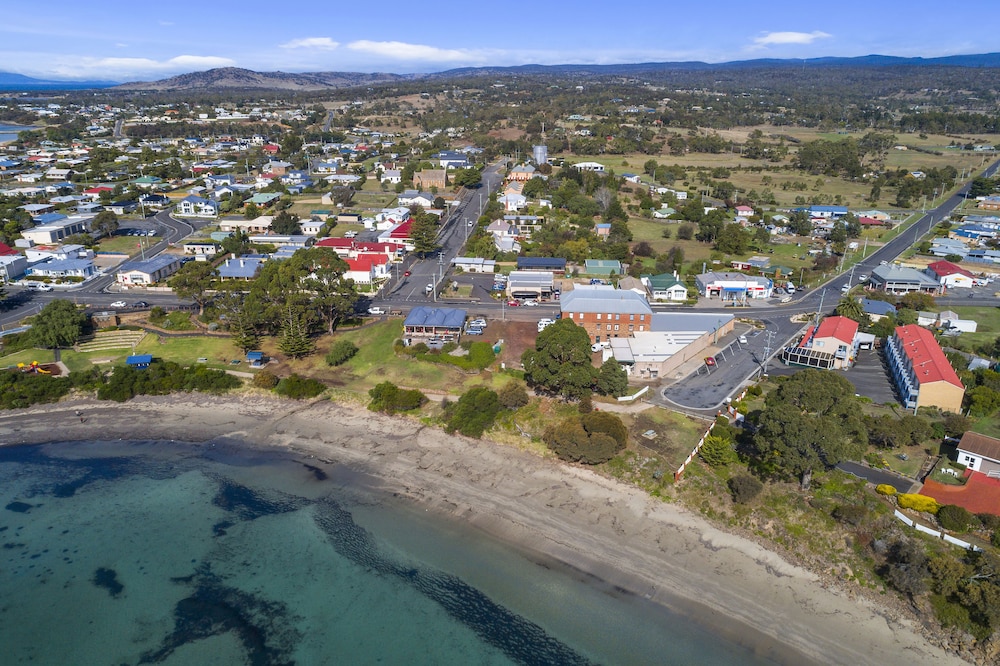 Amos House Motel — 4-Star Luxury Hotel in Swansea, Australia