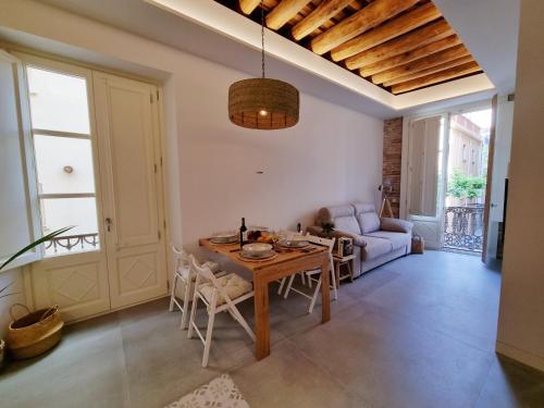 Antiquari de Blanes Apartamento rA stico modernizado en la Costa Brava — 4-Star Luxury Hotel in Blanes, Spain