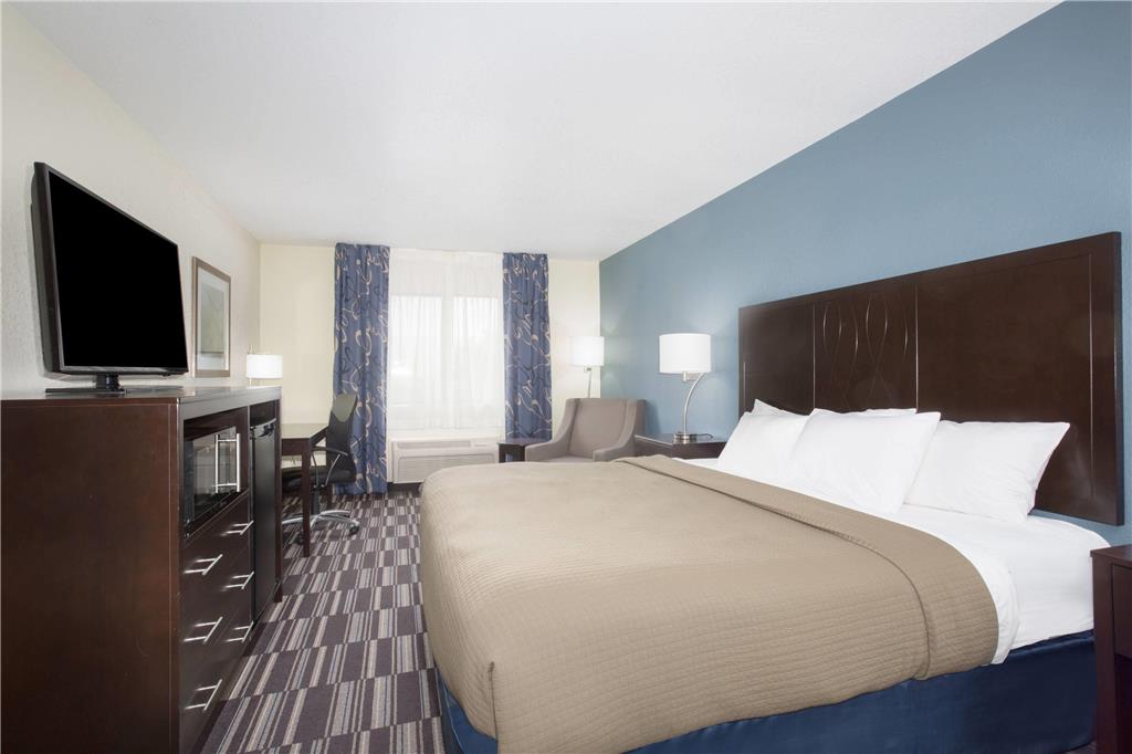 AmericInn by Wyndham Mount Pleasant - photo 15