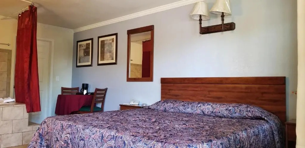 Sierra Crossing Motel - photo 8