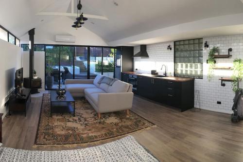 Beach House Studio — 4-Star Luxury Hotel in Perth, Australia