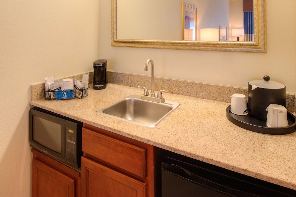 Hampton Inn & Suites Ontario - photo 14