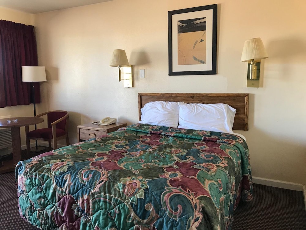 Regal Motel in Las Vegas New Mexico - photo 15
