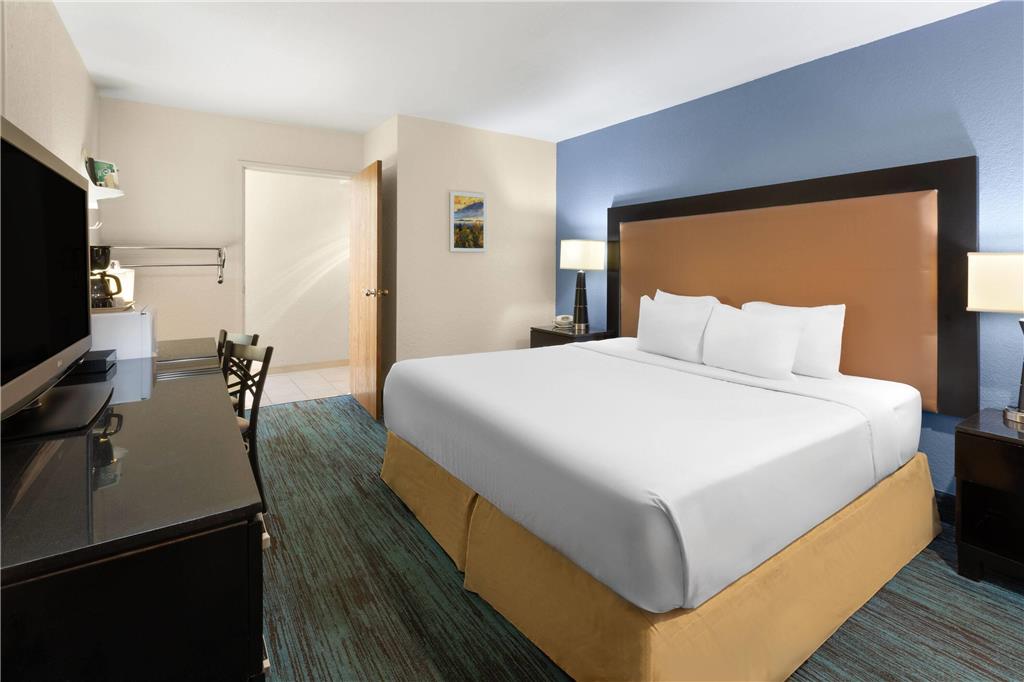 Days Inn by Wyndham Mackinaw City Bridgeview Area - photo 7