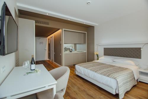 Viva beach Apartments in Alliance palace