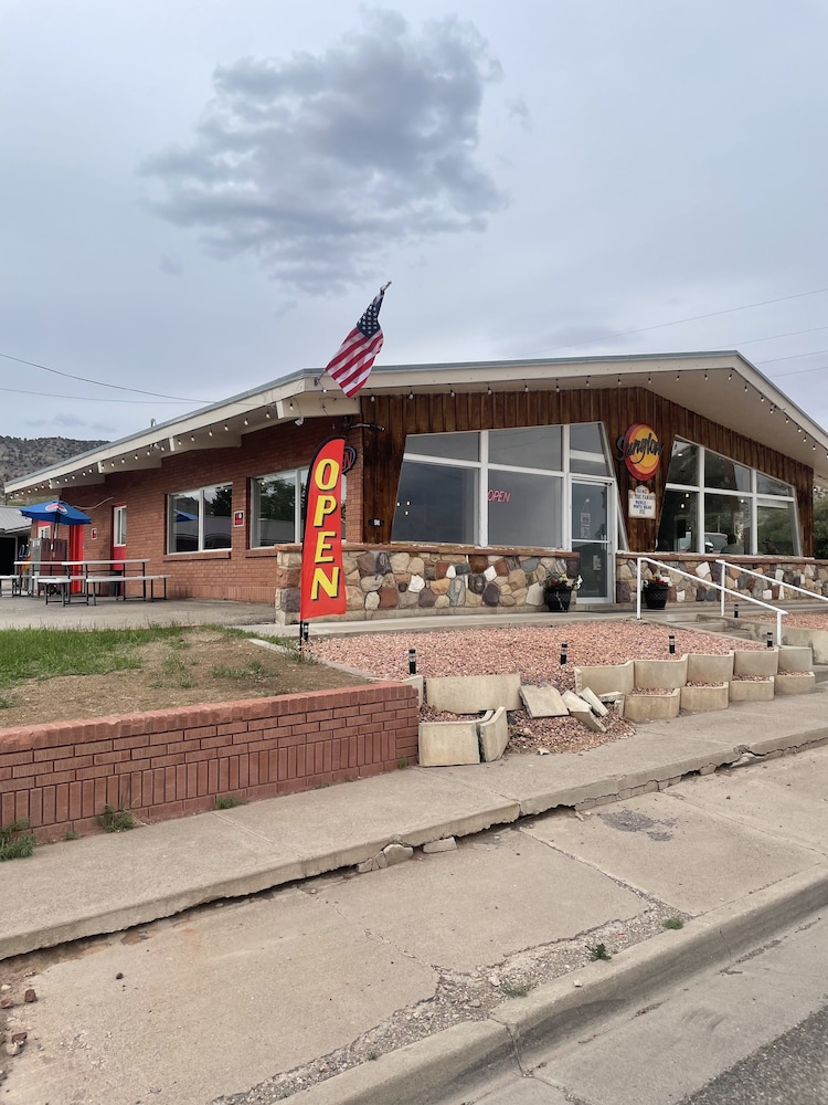 Sunglow Motel and Restaurant