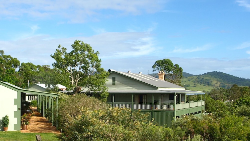 Amamoor Lodge — 4-Star Luxury Hotel in Gympie, Australia