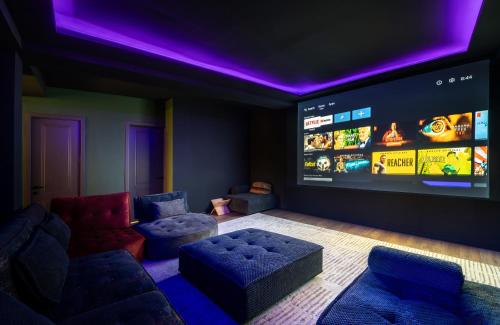 Niabi Apartments with Cinema and Billiards