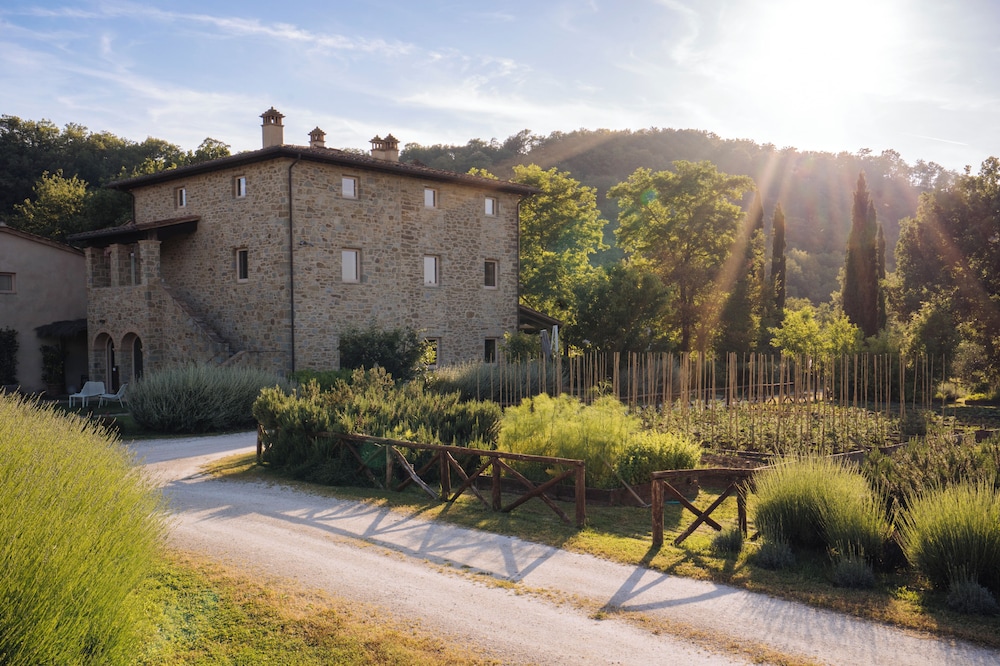 Agriturismo Cuprena — 4-Star Luxury Hotel in Arezzo, Italy