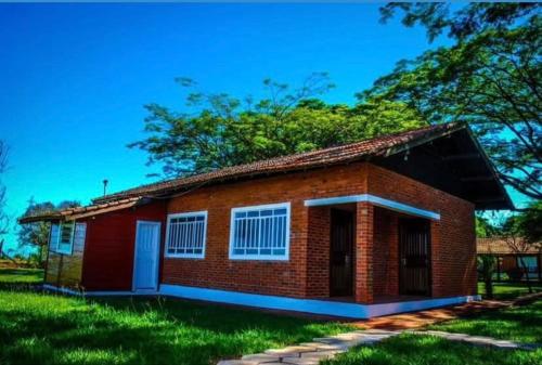Bangalô Rancho Ouro Verde — hotel in Rolandia