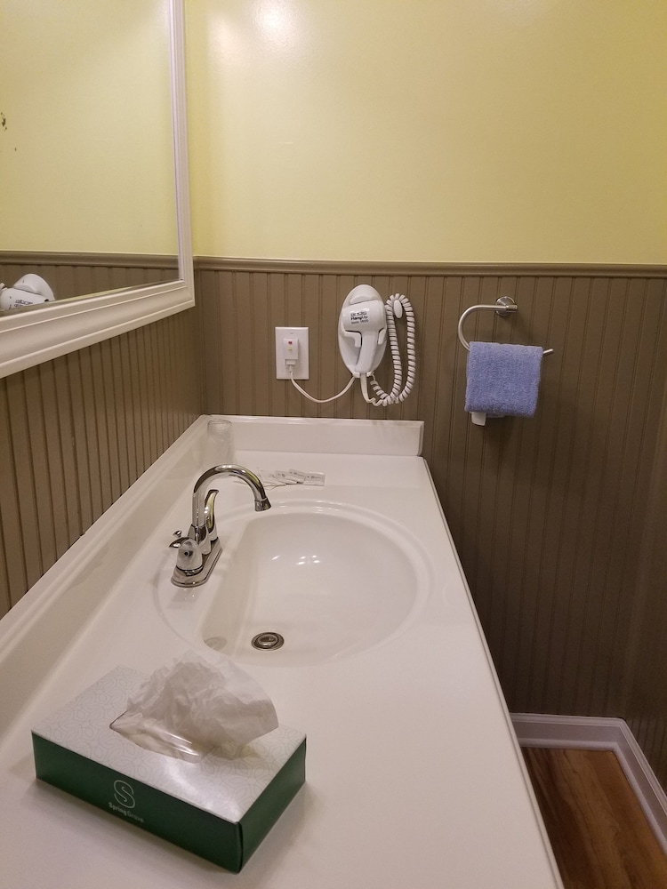 A Holiday Motel - photo 26
