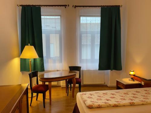 Villejuif Metro Leo Lagrange 2 Pieces Avec Balcon — hotel in Villejuif