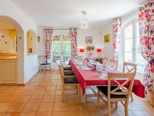 Holiday House La Bastide Rose Sainte Maxime Provence Alpes Côte d'Azur France — 4-Star Luxury Hotel in Sainte-Maxime, France
