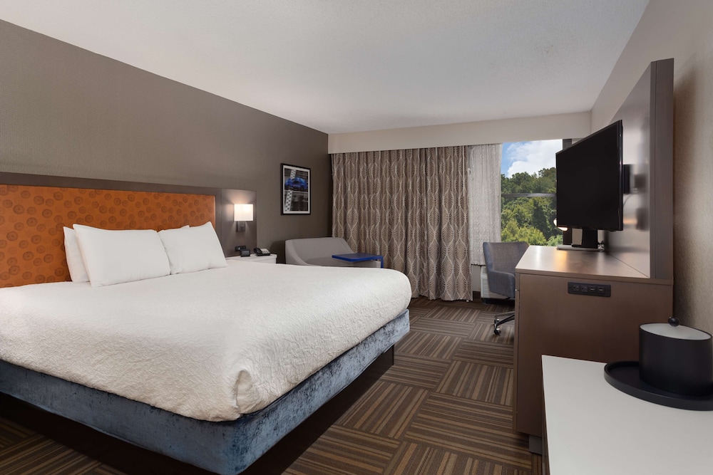 Hampton Inn Bristol - photo 8