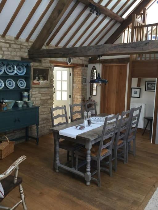 3 Bedroom 5 Barn Conversion Cotswolds — 4-Star Luxury Hotel in Chipping Norton, United Kingdom