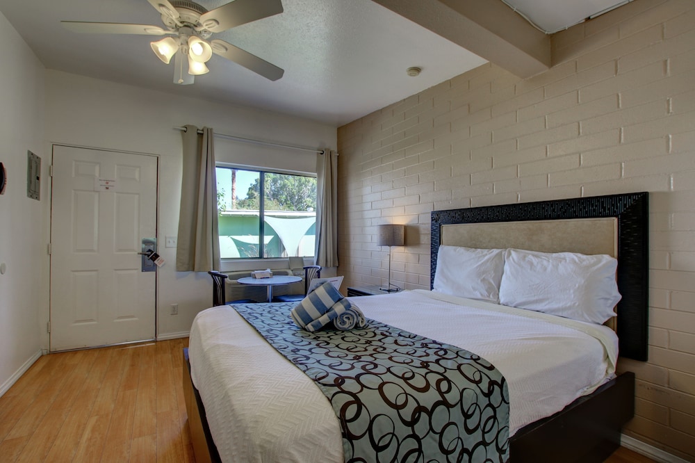 CCBC Resort Hotel A Gay Men's Resort - photo 10