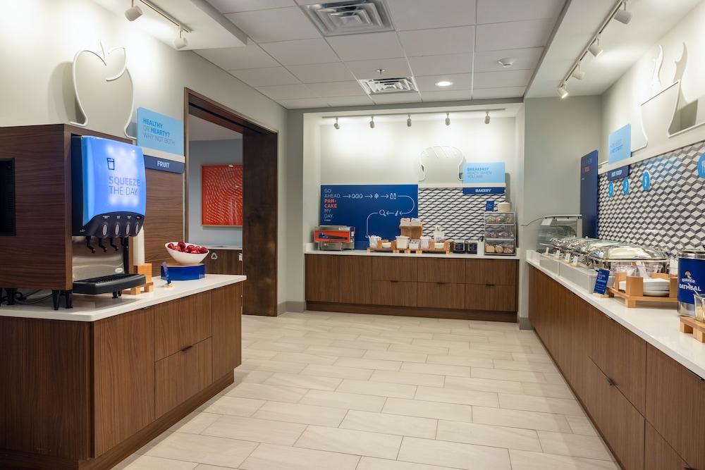 Holiday Inn Express & Suites Harrisonburg University Area by IHG - photo 39