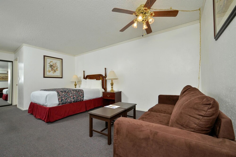 Americas Best Value Inn and Suites Lancaster - photo 13