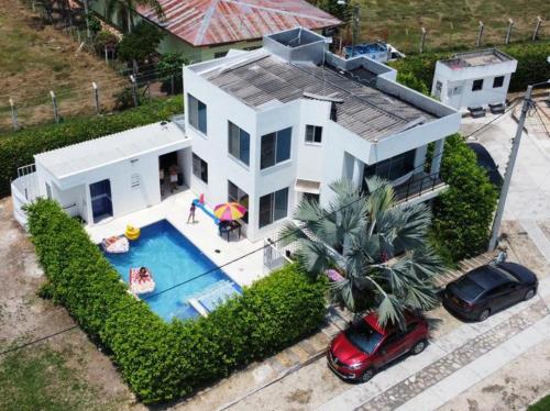 Preciosa Casa Con Piscina Jacuzzi Y Bbq En Girardot — 4-Star Luxury Hotel in Girardot City, Colombia