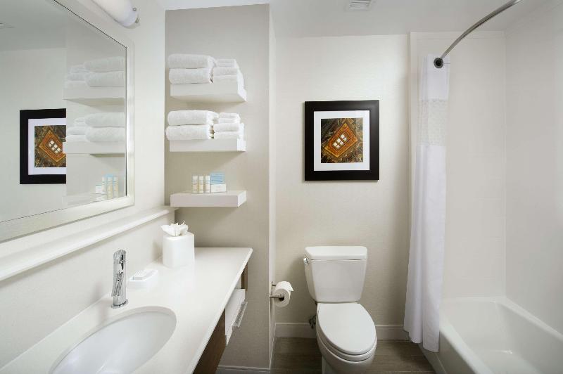 Hampton Inn & Suites Falls Church - photo 53