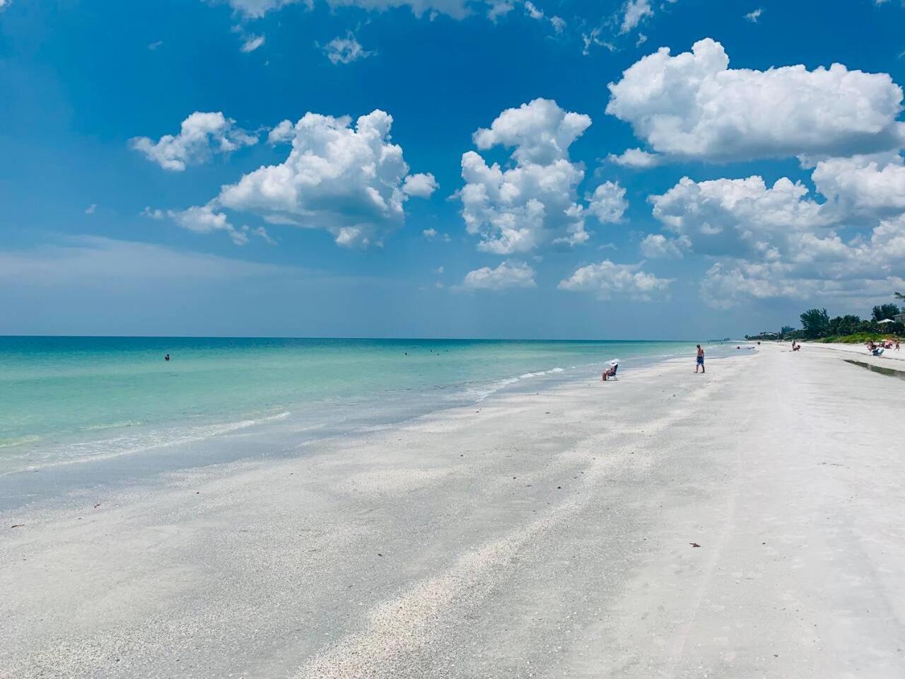 Tropical Indian Rocks Beach Suite A — 4-Star Luxury Hotel in Indian Rocks Beach, United States