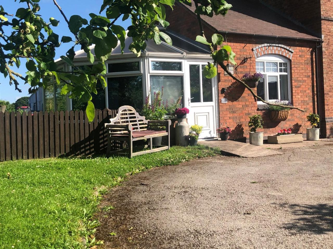 Nanny Goat Rest at Ashlands Farm — hotel in Rugeley