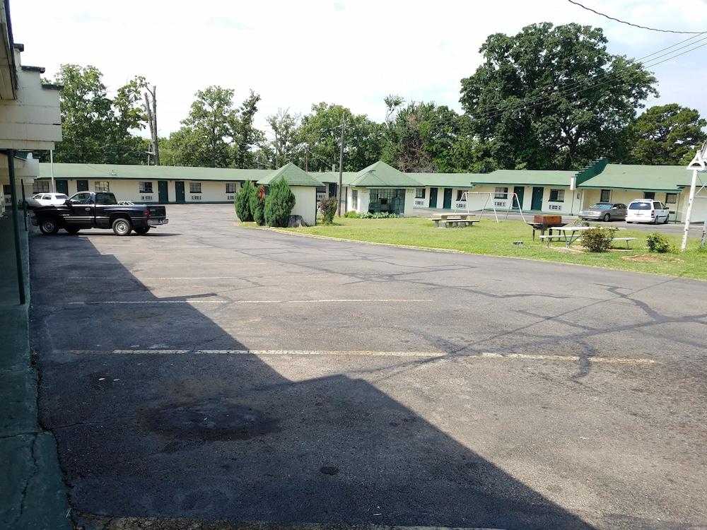 Oak Park Motel - photo 2