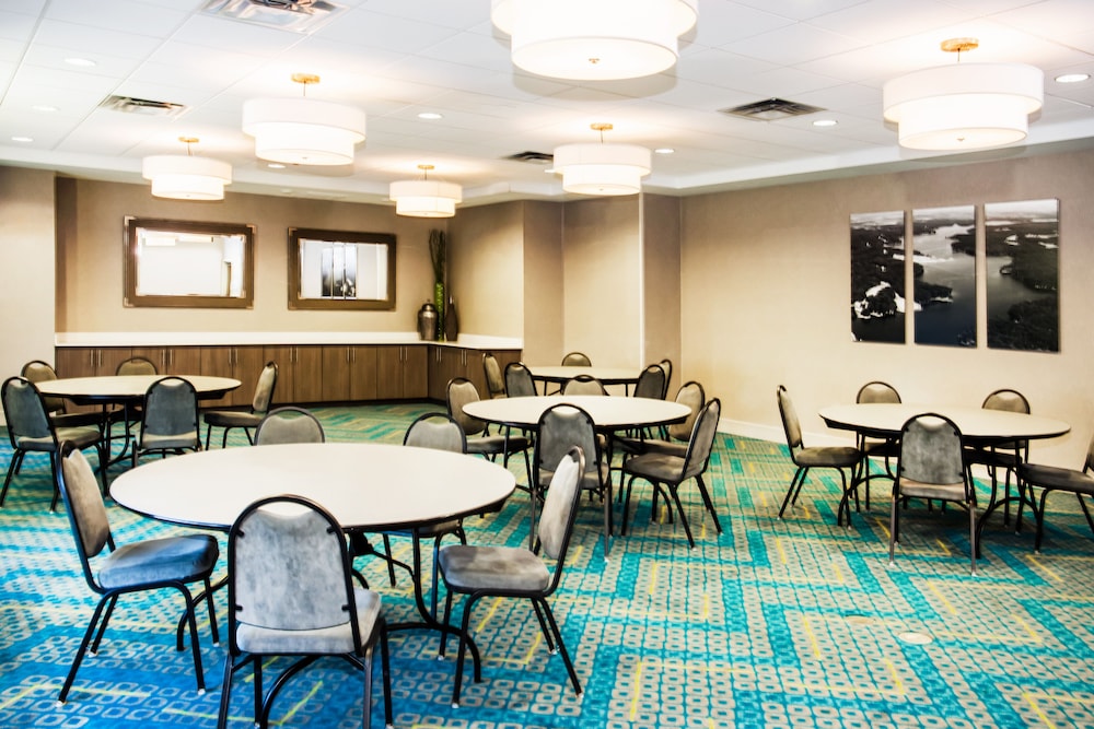 Holiday Inn Express & Suites Litchfield West by IHG - photo 41