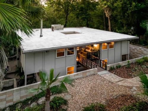 Treetops Spacious Architectural Retreat — Gainesville
