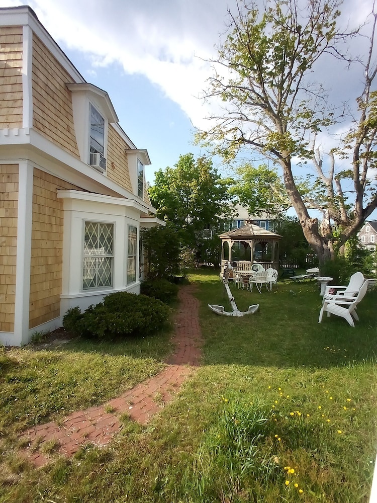Sea Breeze Inn - photo 17