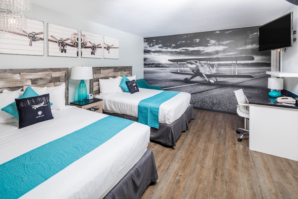 Lions Gate Hotel - photo 15