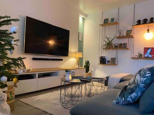 Le Petit Chez Soi D Ailleurs in Caen, France