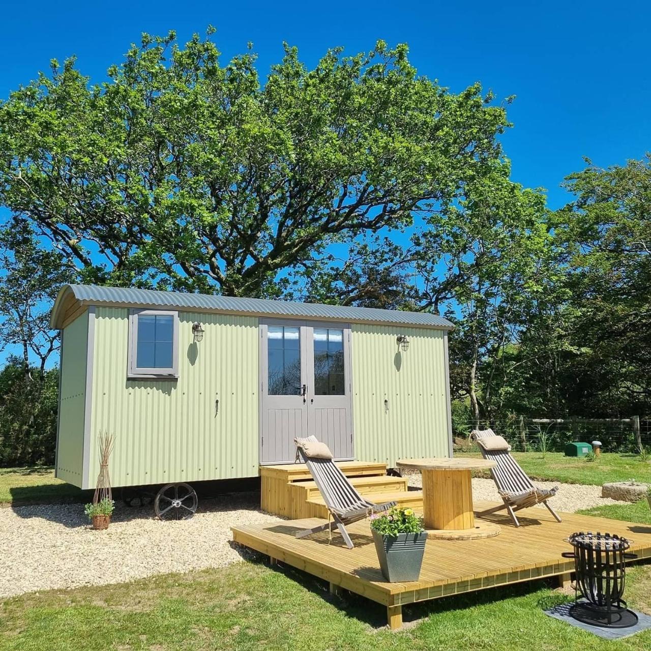 Tolverne Luxury Shepherd's Hut - last minute hotel in Holsworthy