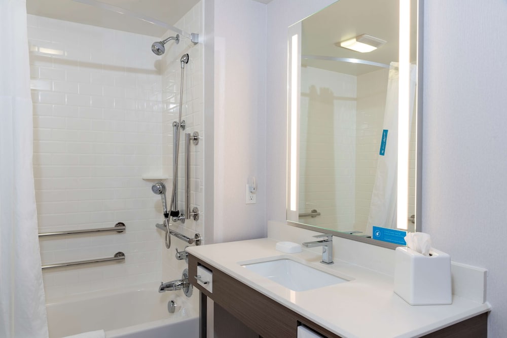 Hampton Inn Holland - photo 42