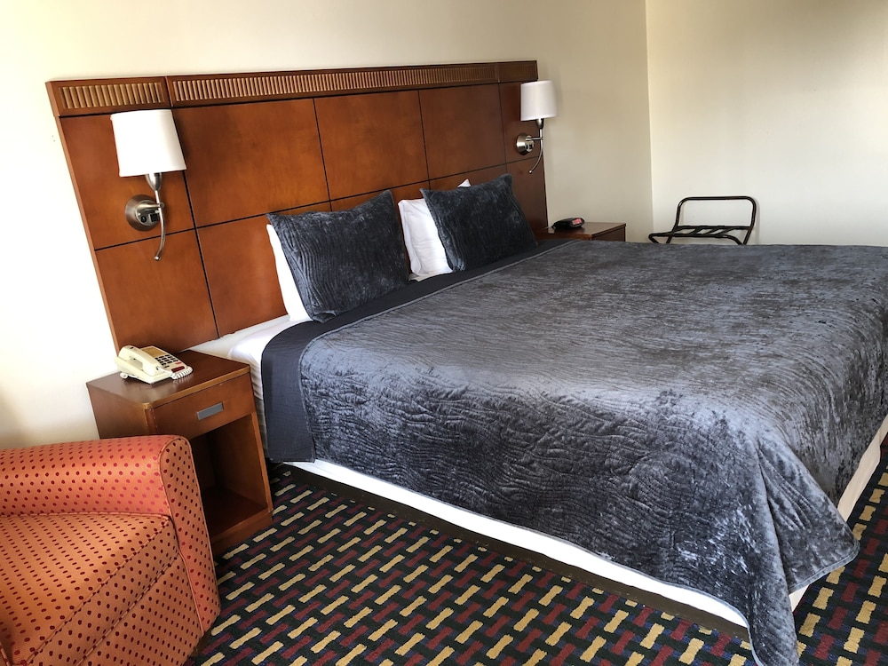 Howard Johnson by Wyndham Perry GA - photo 7